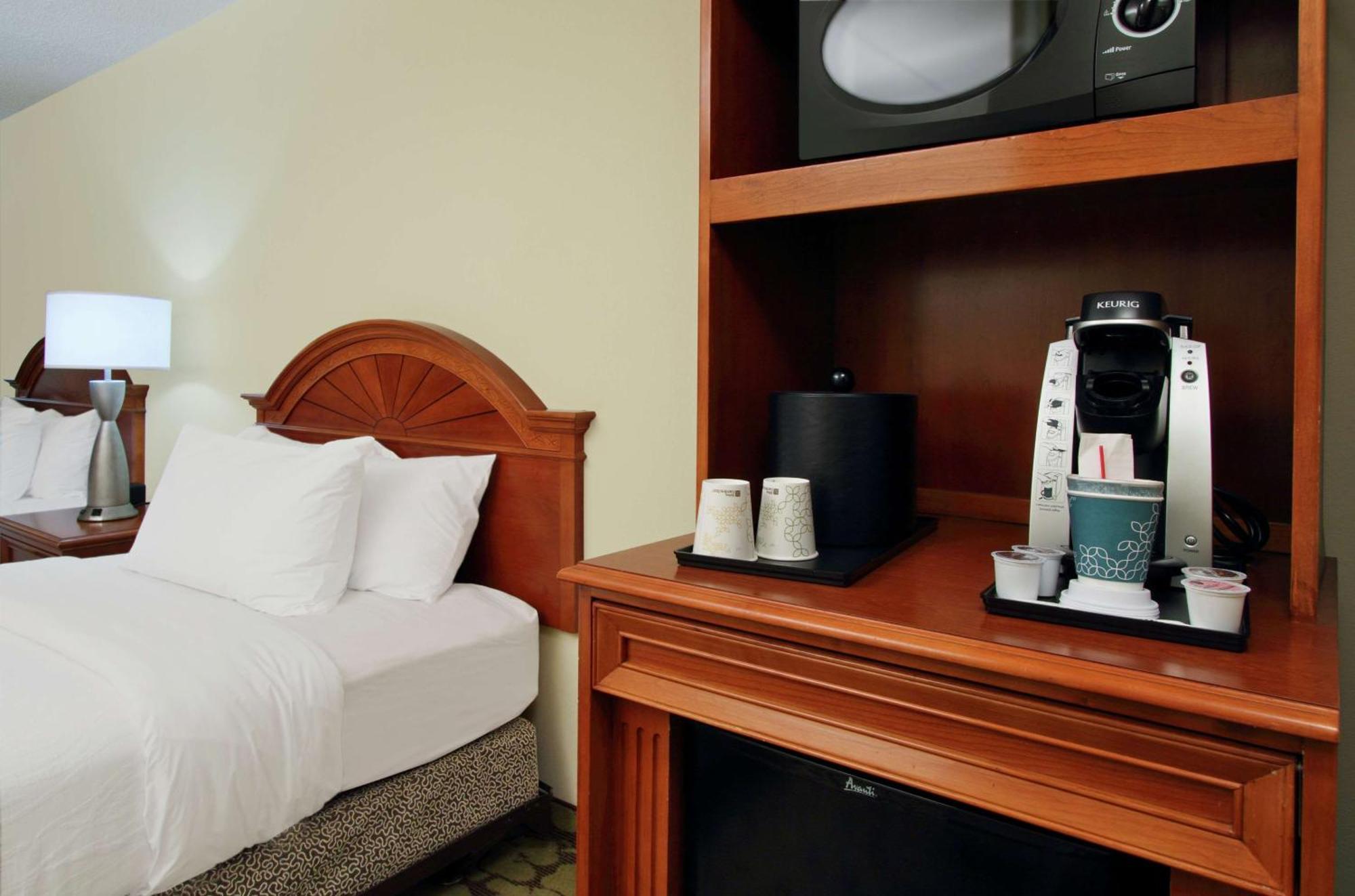 Hilton Garden Inn Chesapeake Greenbrier Exterior foto
