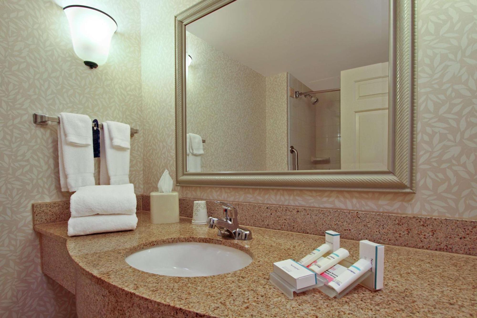 Hilton Garden Inn Chesapeake Greenbrier Exterior foto