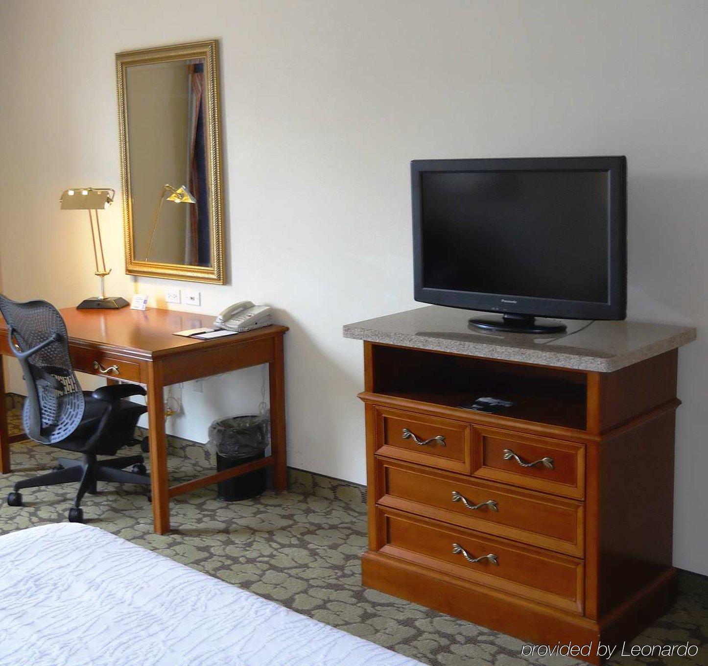 Hilton Garden Inn Chesapeake Greenbrier Exterior foto